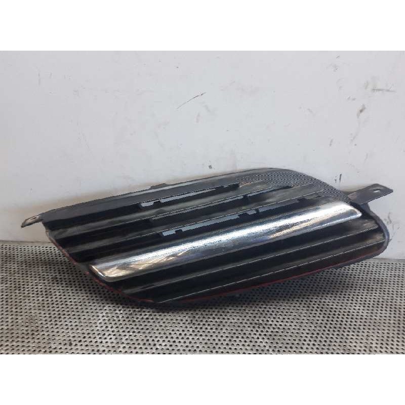 Recambio de rejilla delantera para nissan almera tino (v10m) básico referencia OEM IAM   