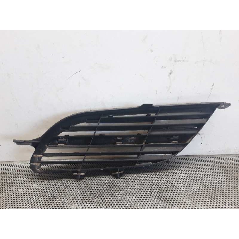 Recambio de rejilla delantera para nissan almera tino (v10m) básico referencia OEM IAM 2