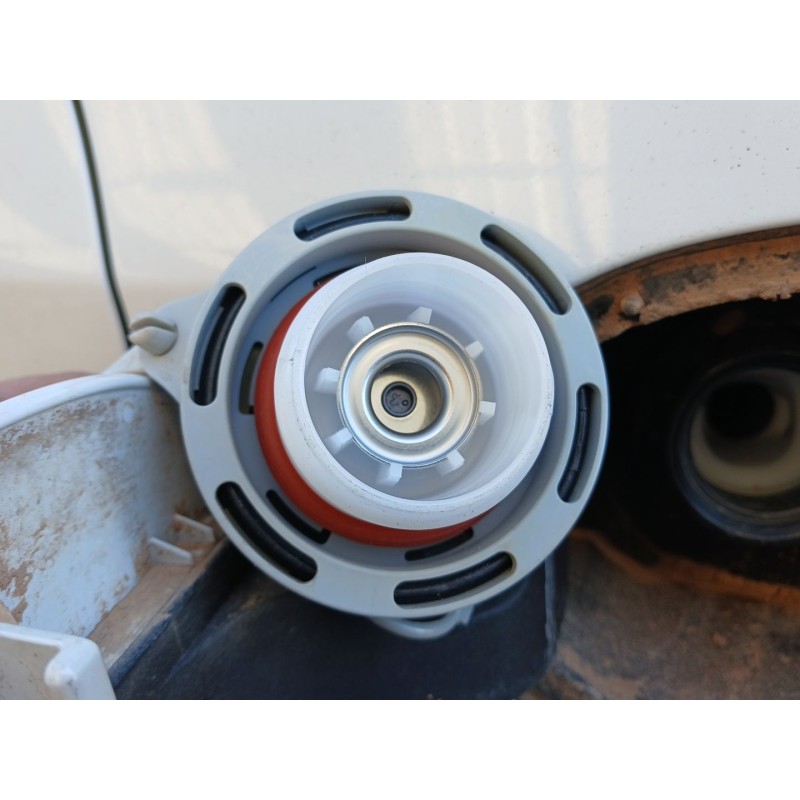Recambio de tapon combustible para kia ceed tourer (cd) 1.0 t-gdi referencia OEM IAM - Blanco 2