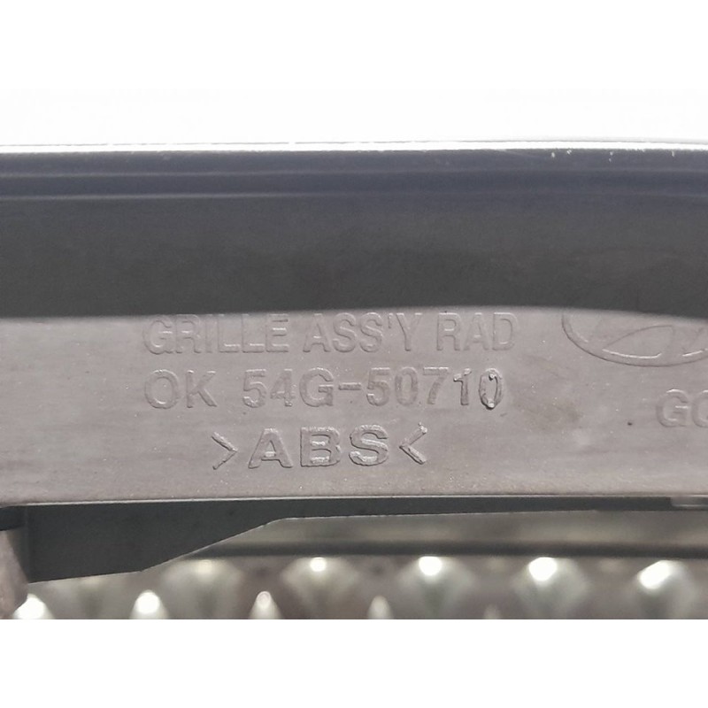 Recambio de rejilla delantera para kia carnival ii 2.9 crdi lx referencia OEM IAM OK54G50710 3