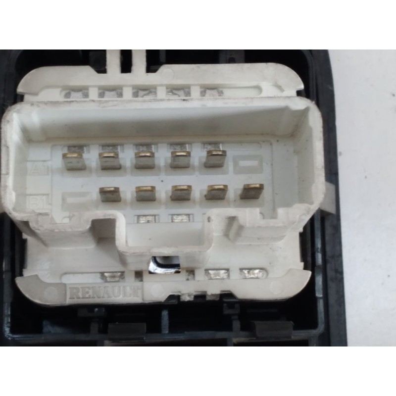 Recambio de mando elevalunas delantero izquierdo para renault clio iii exception referencia OEM IAM 8200356519 2