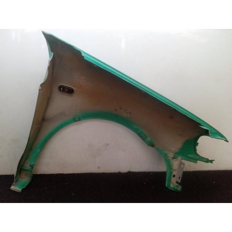 Recambio de aleta delantera izquierda para volkswagen polo berlina (6n1) referencia OEM IAM  80522 2