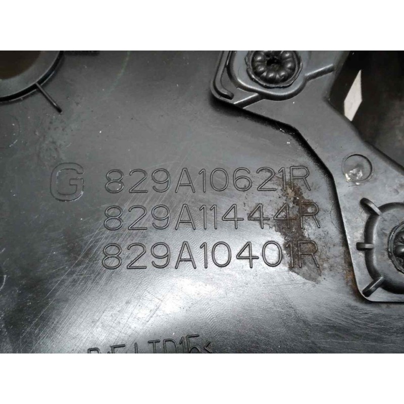 Recambio de guarnecido puerta trasera izquierda para dacia sandero iii stepway comfort referencia OEM IAM 829A10621R 829A11444R - Blanco 2