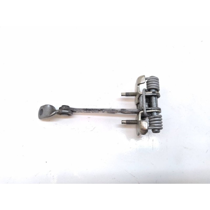 Recambio de retenedor puerta delantera derecha para dacia sandero ambiance referencia OEM IAM 05079R  