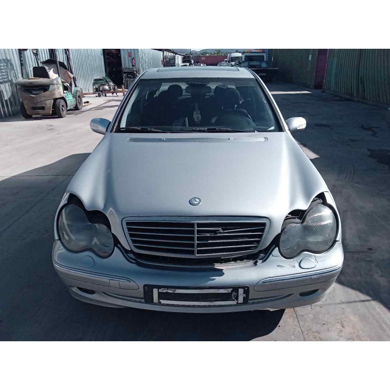 mercedes-benz clase c (w203) berlina del año 2001