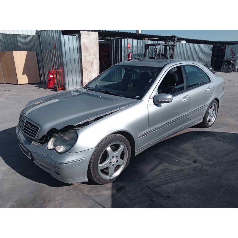 mercedes-benz clase c (w203) berlina del año 2001