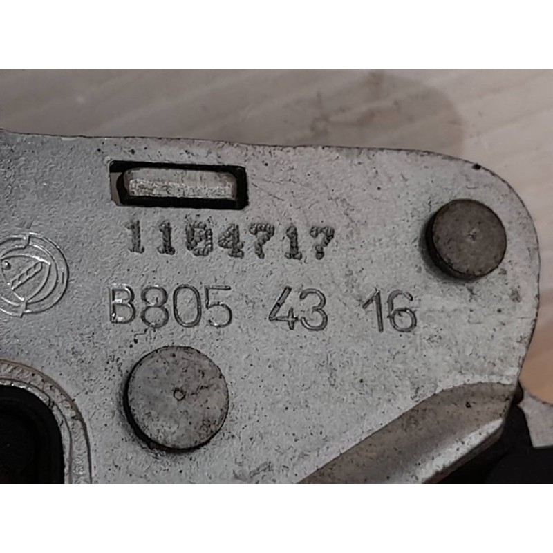 Recambio de cerradura puerta trasera derecha para iveco daily furgón fg h2 33 s ... v batalla 3520 l referencia OEM IAM 1104717 - Blanco 3