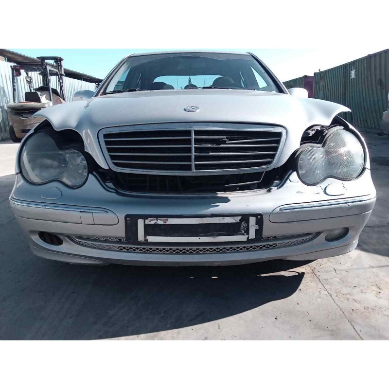mercedes-benz clase c (w203) berlina del año 2001