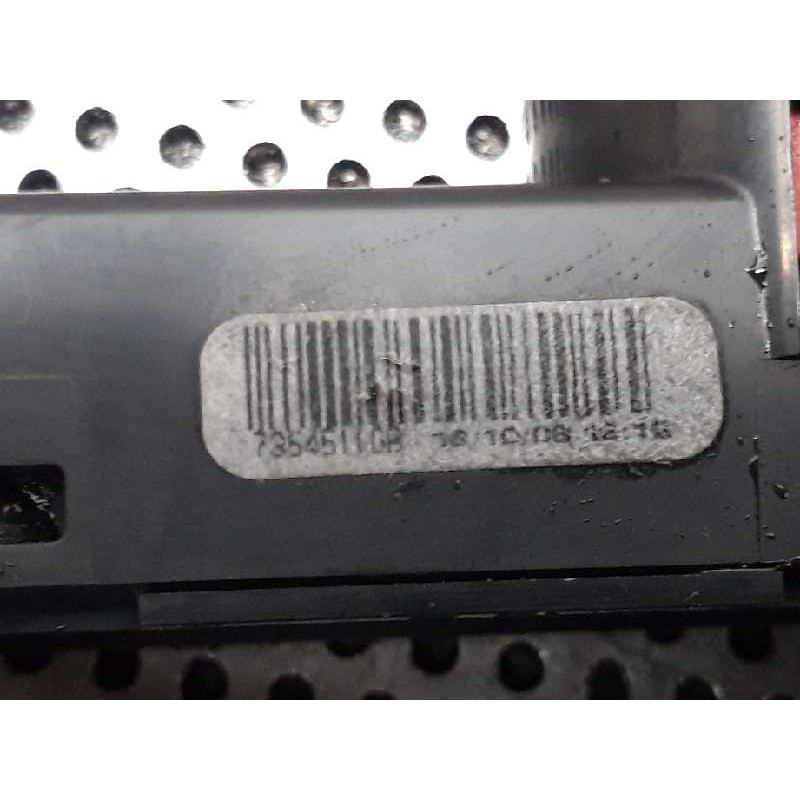 Recambio de warning para fiat nuova 500 (150) lounge referencia OEM IAM 735451108 - Rojo 2