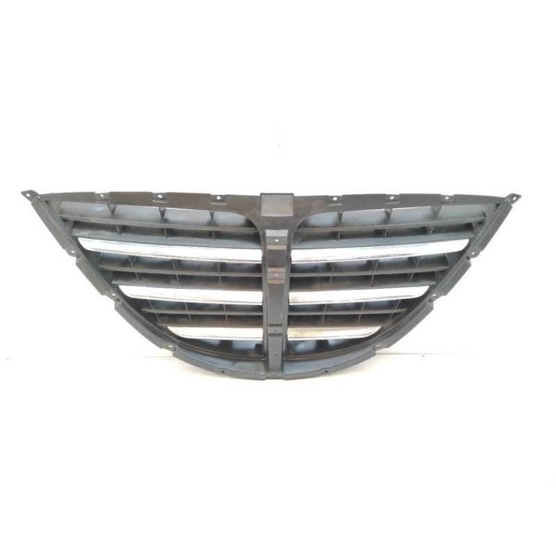 Recambio de rejilla delantera para ssangyong rodius xdi referencia OEM IAM 7945121000  