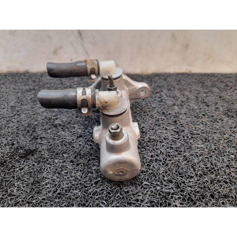 Recambio de bomba freno para kia frontier referencia OEM IAM - Blanco 2