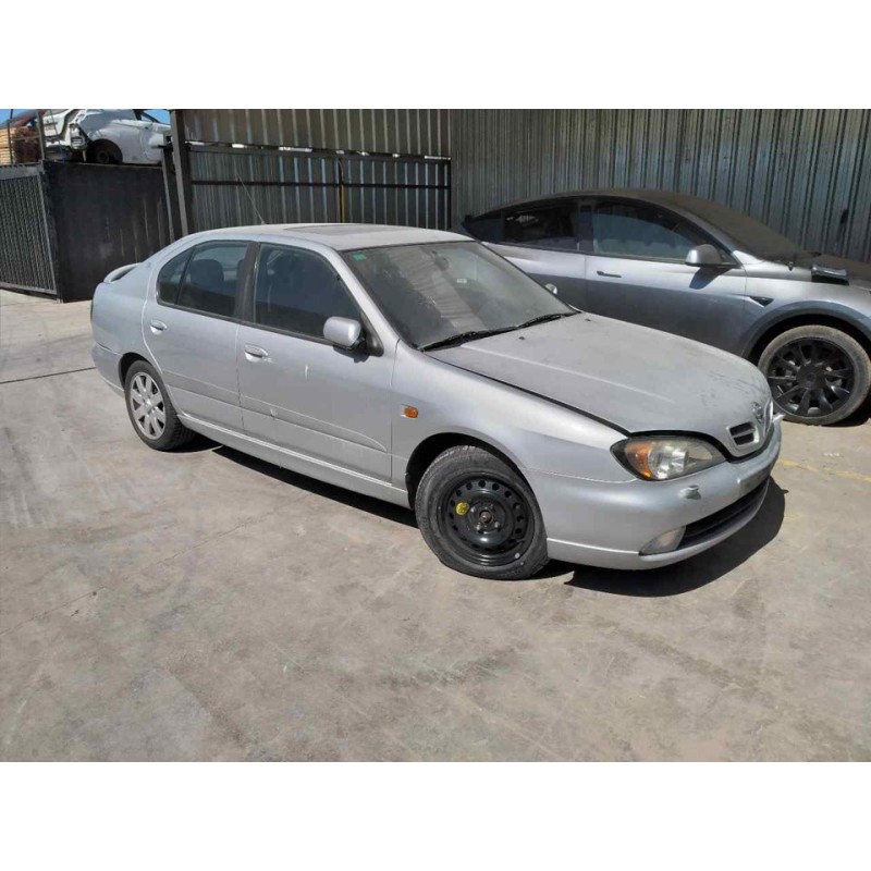nissan primera berlina (p11) del año 2000