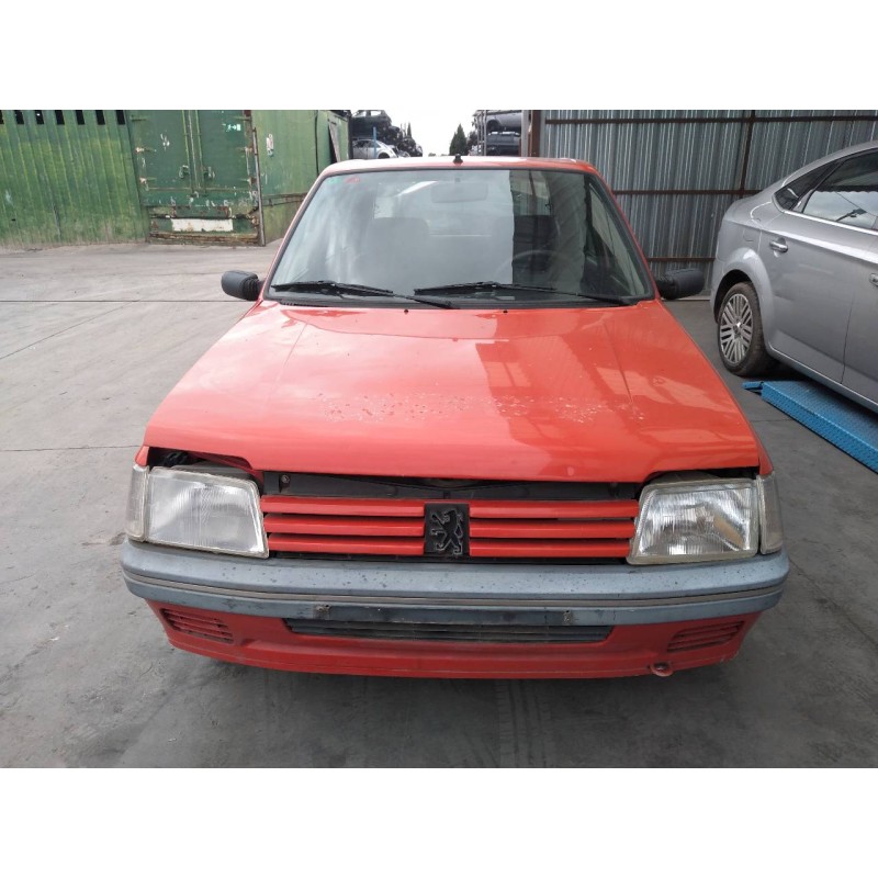 peugeot 205 berlina del año 1996