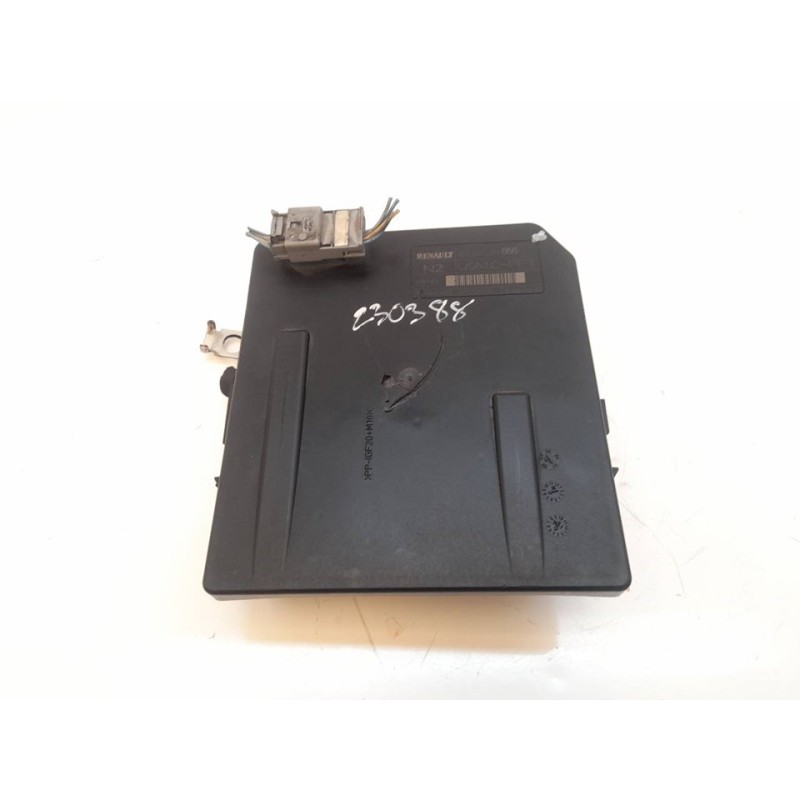 Recambio de caja reles / fusibles para renault scenic ii expression referencia OEM IAM 8200481866J 8711117720 2