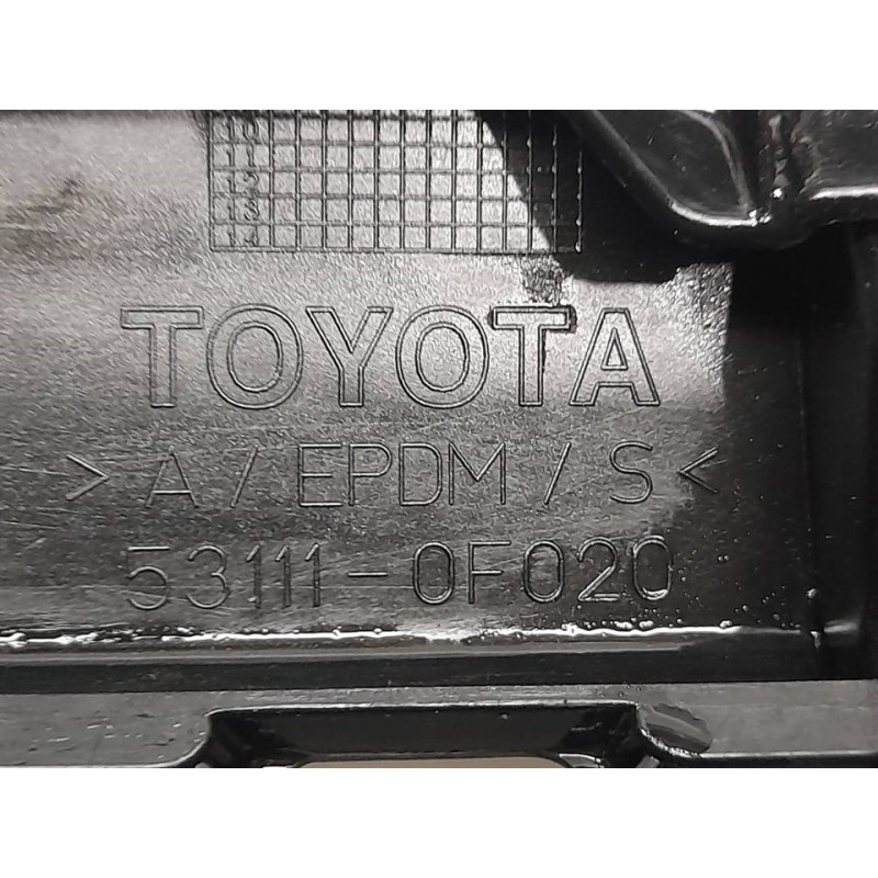 Recambio de rejilla delantera para toyota corolla verso (r1) 2.2 d-4d luna referencia OEM IAM 531110F020 3