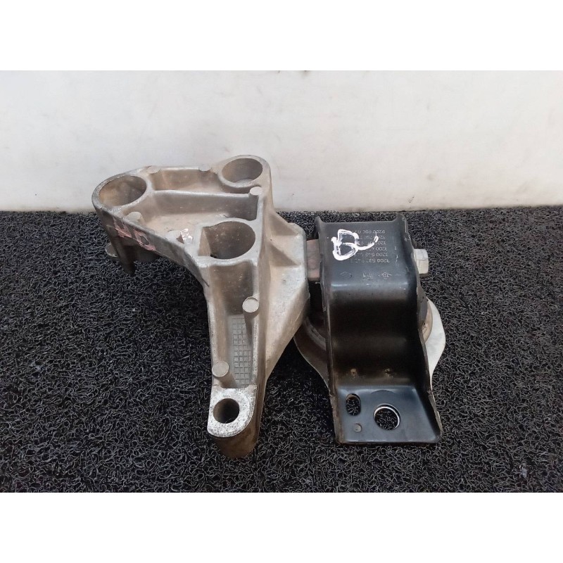 Recambio de soporte motor derecho para dacia sandero básico referencia OEM IAM 8200592642 8200549046 8200690091
