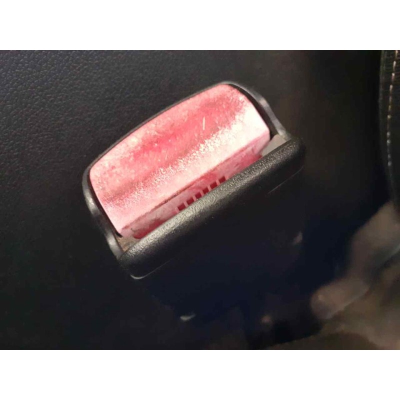 Recambio de enganche cinturon delantero izquierdo para renault megane iii coupe dynamique referencia OEM IAM - Blanco 2