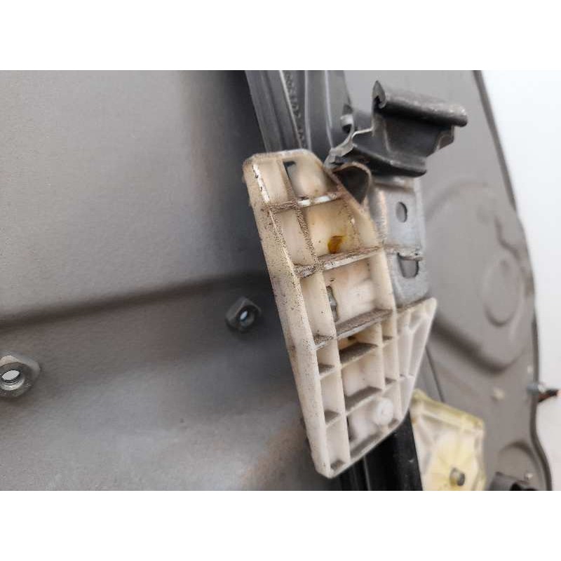 Recambio de elevalunas trasero derecho para mercedes-benz clase b (w245) 200 cdi (245.208) referencia OEM IAM 3
