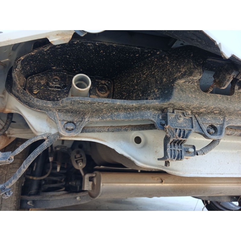 Recambio de refuerzo paragolpes trasero para kia ceed tourer (cd) 1.0 t-gdi referencia OEM IAM - Blanco 2