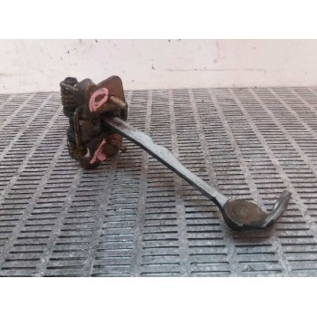 RETENEDOR PUERTA TRASERA DERECHA 