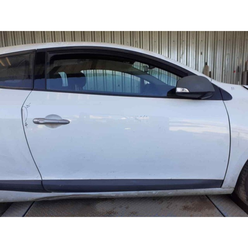Recambio de puerta delantera derecha para renault megane iii coupe dynamique referencia OEM IAM   