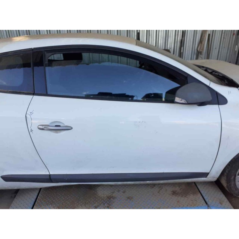 Recambio de puerta delantera derecha para renault megane iii coupe dynamique referencia OEM IAM - Blanco 2