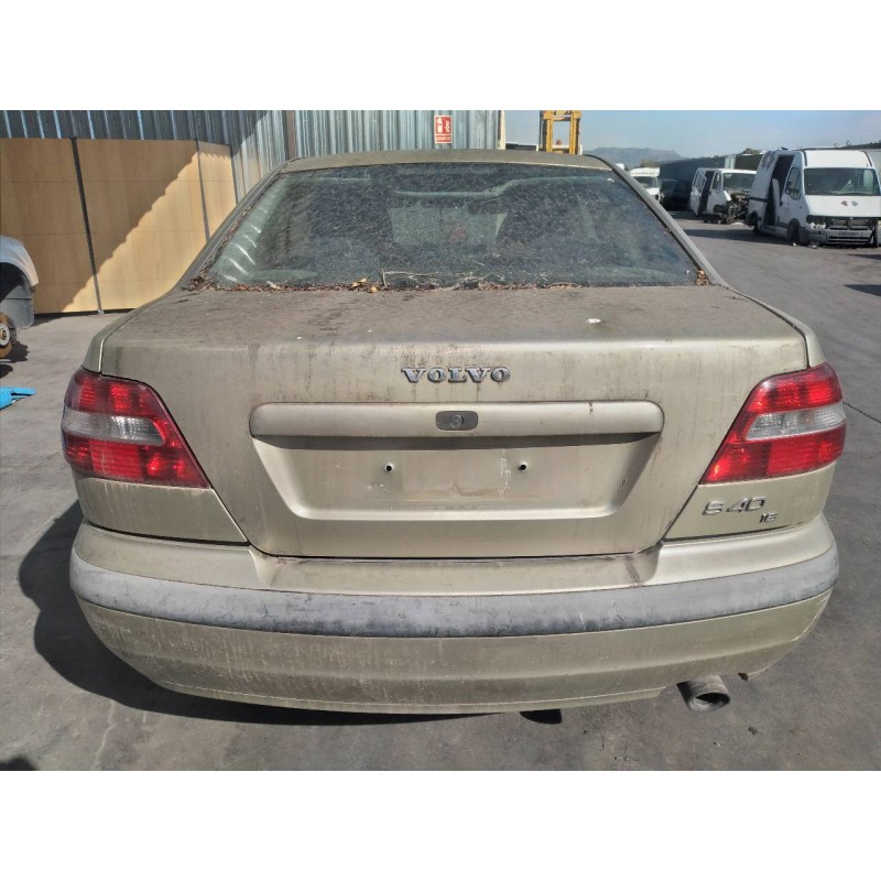 volvo s40 berlina del año 2000