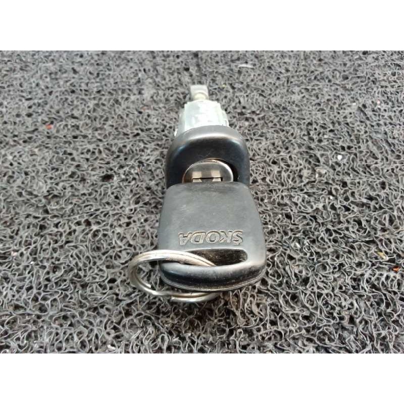 Recambio de bombin puerta delantera derecha para skoda octavia berlina (1u2) 1.9 tdi slx (81kw) referencia OEM IAM   