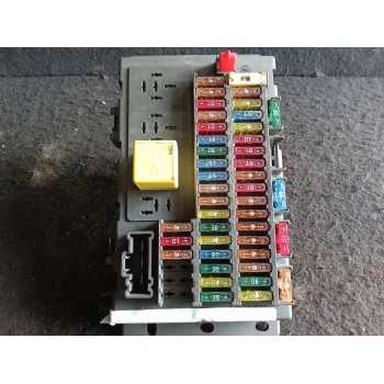 CAJA RELES / FUSIBLES 132057140799 518174503 YQE103138