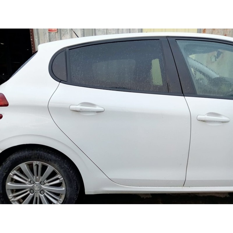 Recambio de puerta trasera derecha para peugeot 208 style referencia OEM IAM   
