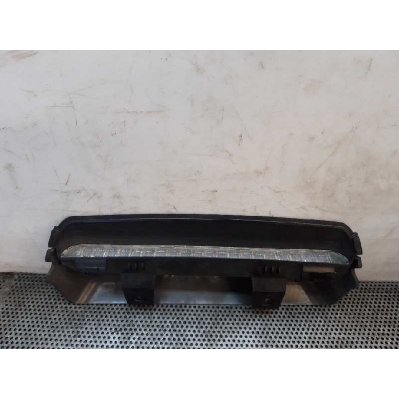 Recambio de luz central de freno para volvo v40 familiar 1.8i referencia OEM IAM   