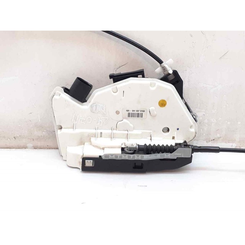 Recambio de cerradura puerta delantera derecha para volkswagen tiguan (5n1) advance referencia OEM IAM 5N1837016A  