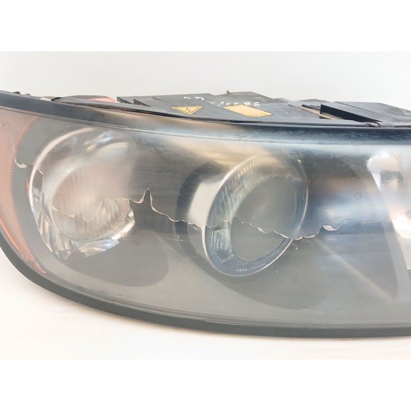 Recambio de faro derecho para volvo s40 berlina d5 kinetic referencia OEM IAM 30698878 0301198272 2