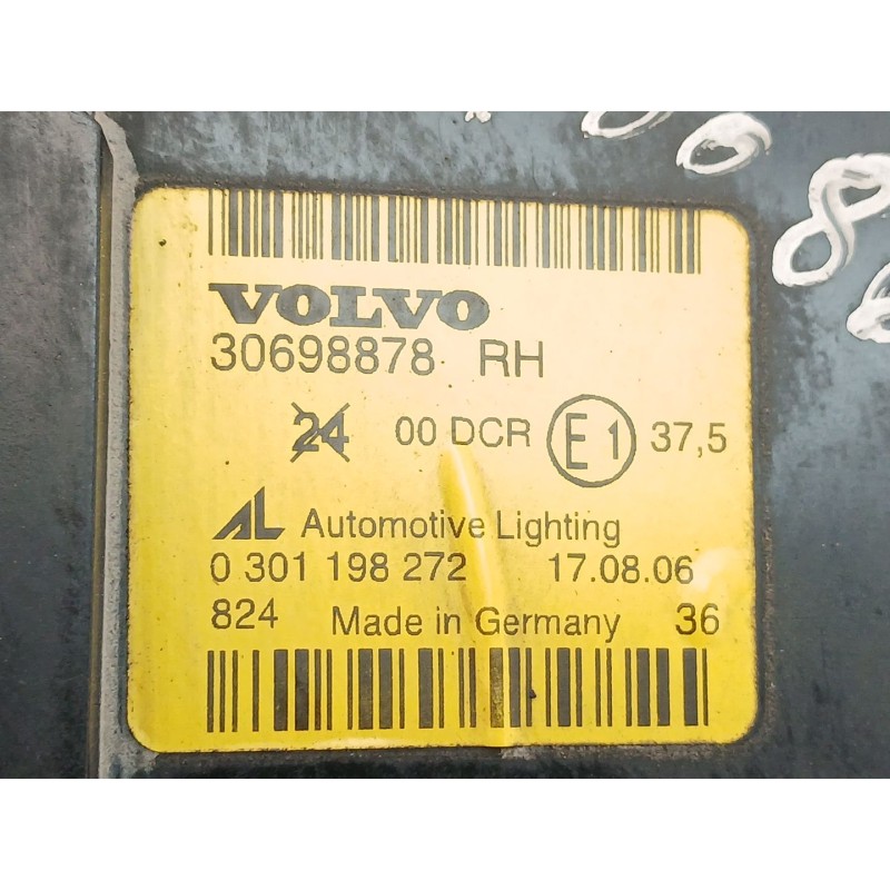 Recambio de faro derecho para volvo s40 berlina d5 kinetic referencia OEM IAM 30698878 0301198272 3