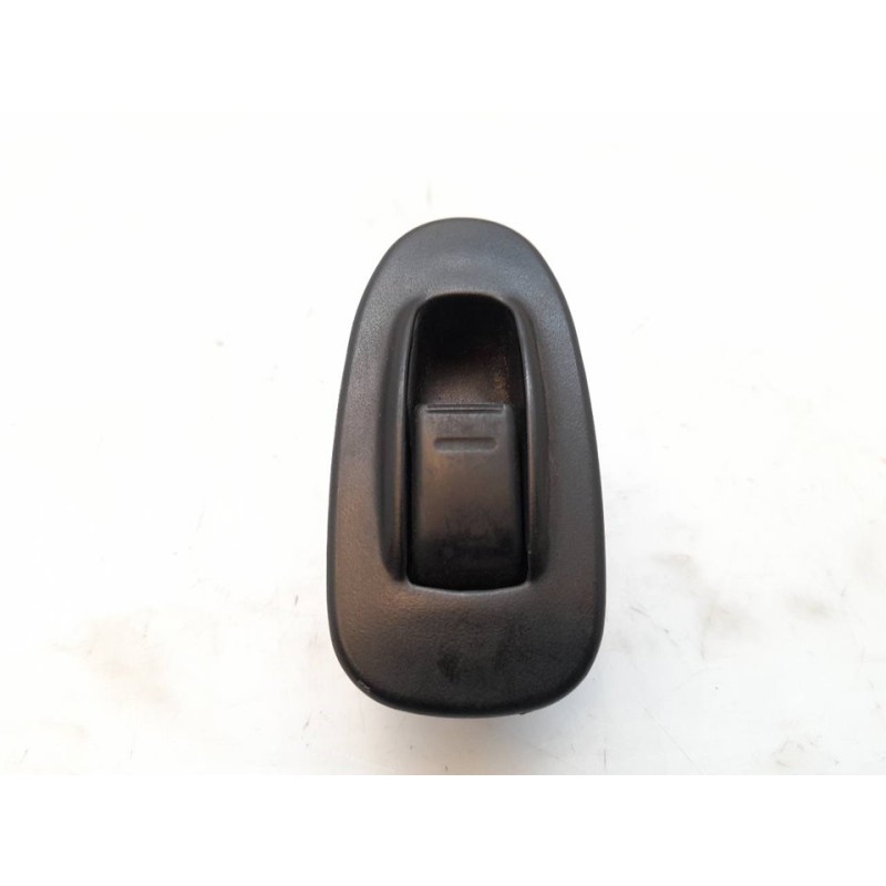 Recambio de mando elevalunas trasero izquierdo para kia sephia ll 1.5 cat referencia OEM IAM 4735101000  