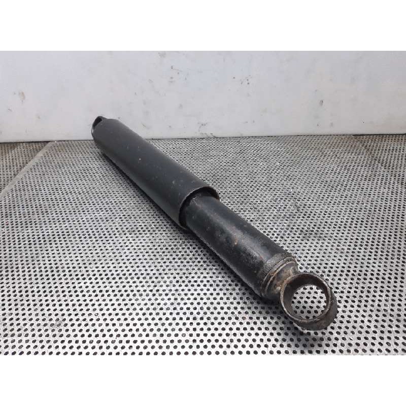 Recambio de amortiguador trasero izquierdo para nissan terrano/terrano.ii (r20) 2.7 turbodiesel referencia OEM IAM 4