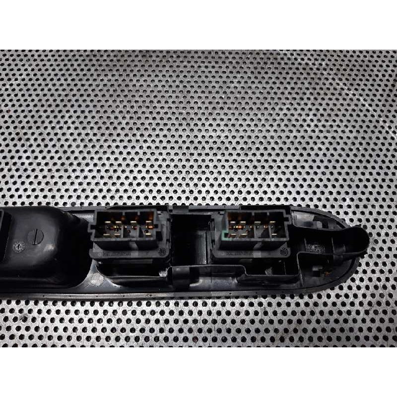 Recambio de mando elevalunas delantero izquierdo para peugeot 307 break / sw (s1) break xr referencia OEM IAM 2