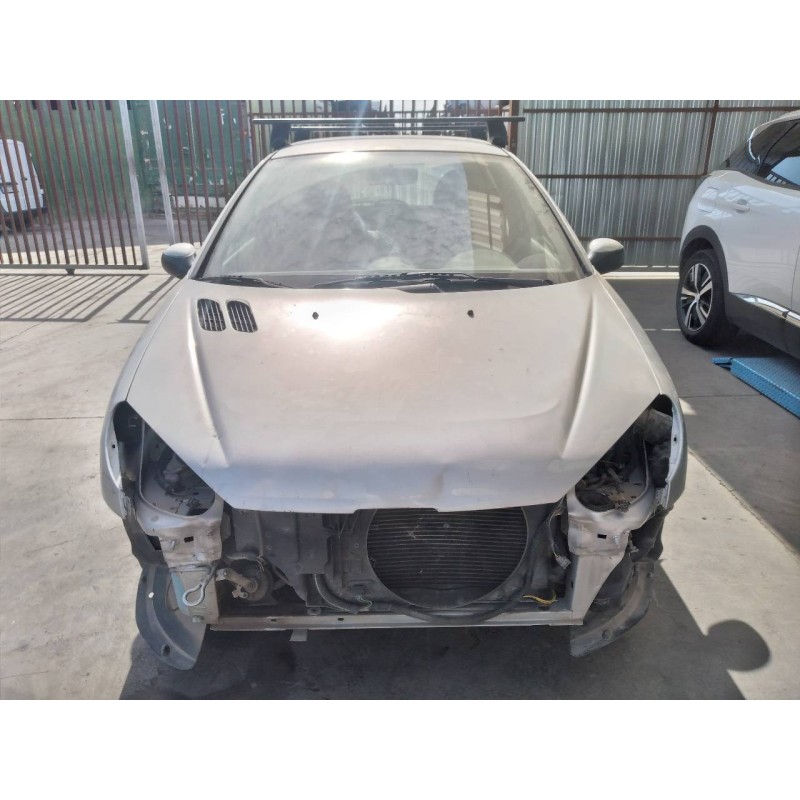 peugeot 206 berlina del año 2000