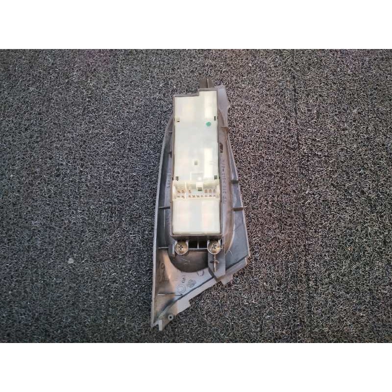 Recambio de mando elevalunas delantero izquierdo para nissan almera (n16/e) line up referencia OEM IAM - Negro 2