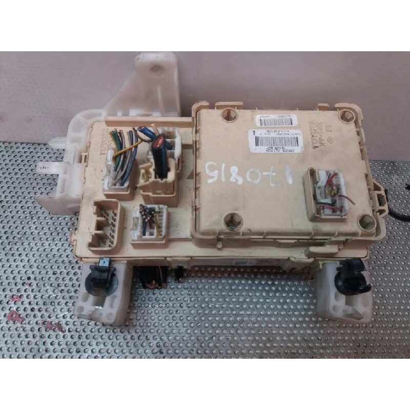 Recambio de caja reles / fusibles para toyota corolla verso (r1) 2.2 d-4d sol referencia OEM IAM 892210F010 05120917255001 2