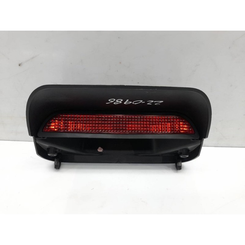 Recambio de luz central de freno para dacia sandero laureate referencia OEM IAM 265987418R  