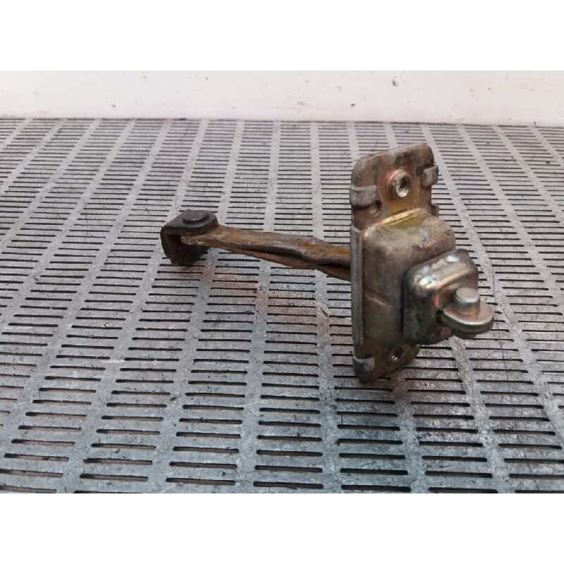 Recambio de retenedor puerta trasera derecha para kia shuma 1.5 referencia OEM IAM - Blanco 2