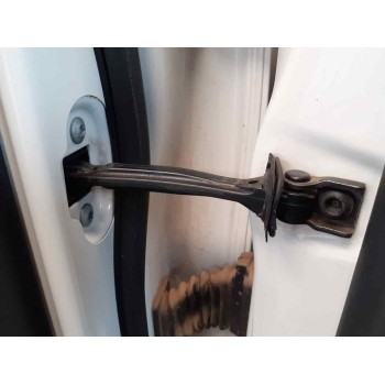 RETENEDOR PUERTA TRASERA IZQUIERDA 