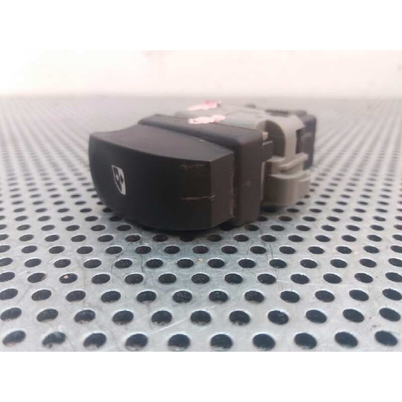 Recambio de mando elevalunas trasero izquierdo para renault modus 1.5 dci diesel cat referencia OEM IAM   