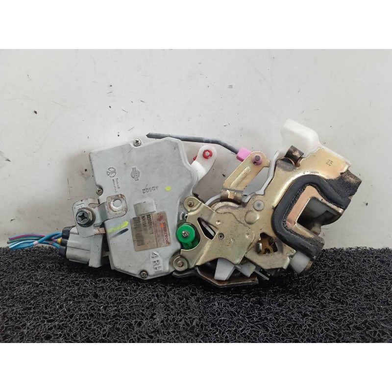 Recambio de cerradura puerta trasera derecha para nissan patrol gr (y61) comfort referencia OEM IAM 2