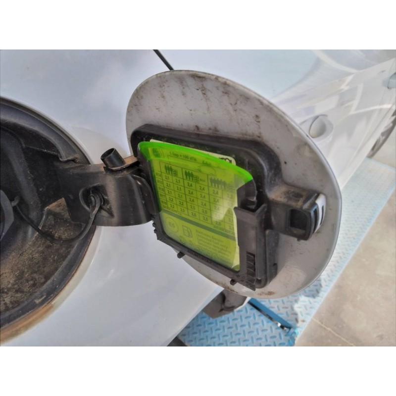 Recambio de tapa exterior combustible para skoda fabia ambition plus referencia OEM IAM - Blanco 2