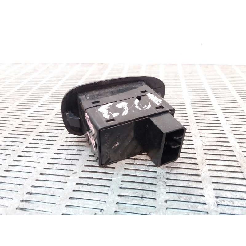 Recambio de mando elevalunas trasero derecho para kia shuma 1.5 referencia OEM IAM - Blanco 2