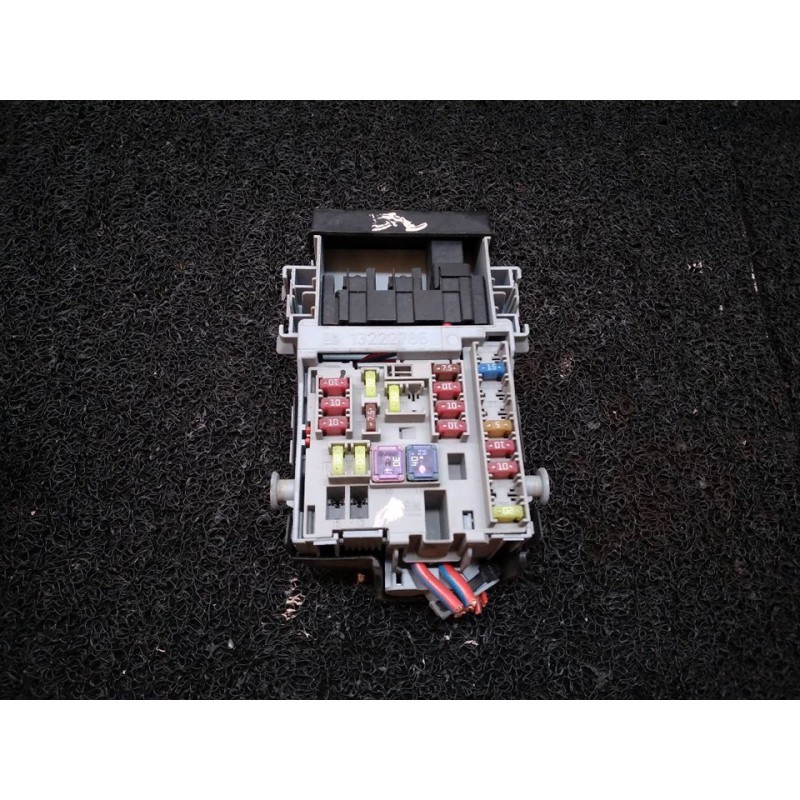 Recambio de caja reles / fusibles para opel astra j lim. excellence referencia OEM IAM 13222786  