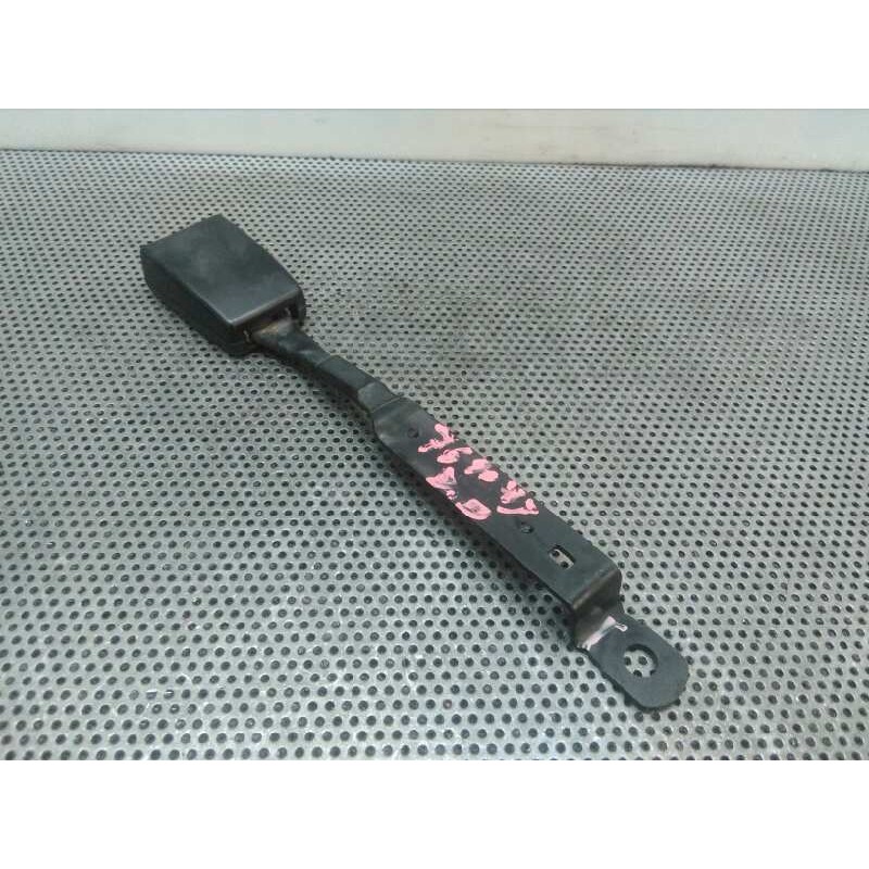 Recambio de enganche cinturon delantero derecho para volkswagen caddy ka/kb (2k) 2.0 sdi referencia OEM IAM - Blanco 2