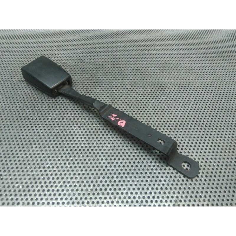 Recambio de enganche cinturon delantero izquierdo para volkswagen caddy ka/kb (2k) 2.0 sdi referencia OEM IAM - Blanco 2
